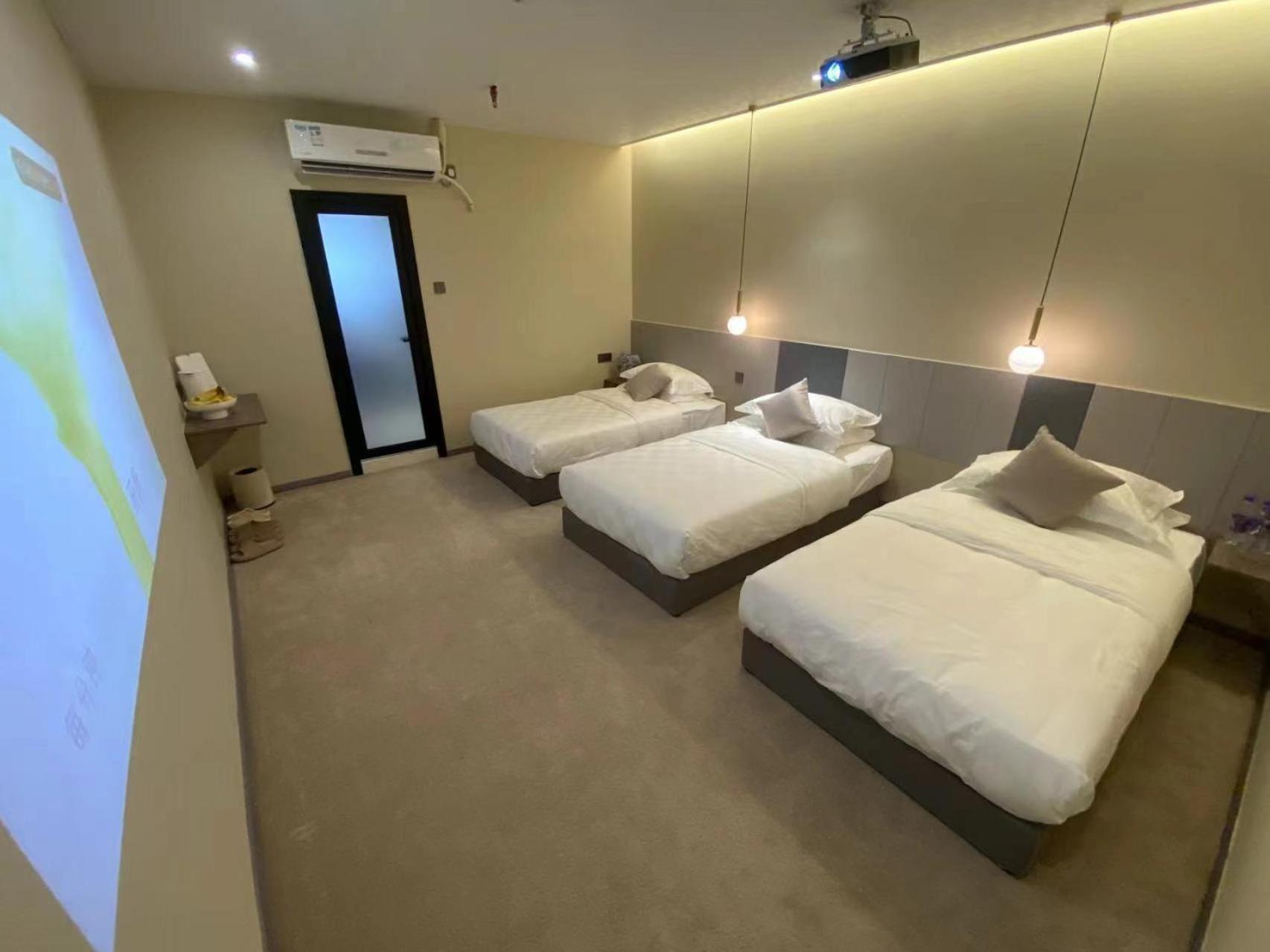 Puzzle Hotel Guangzhou Fenghuang New Village Subway Station Exteriör bild