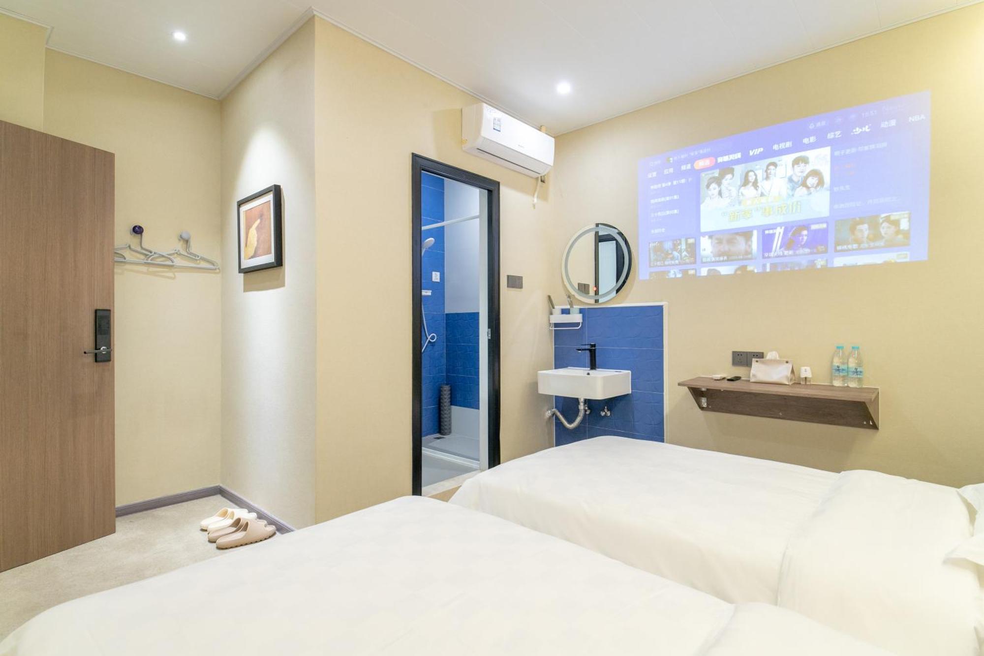 Puzzle Hotel Guangzhou Fenghuang New Village Subway Station Exteriör bild