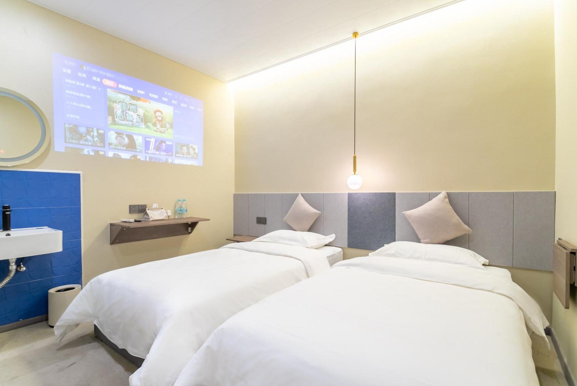 Puzzle Hotel Guangzhou Fenghuang New Village Subway Station Exteriör bild